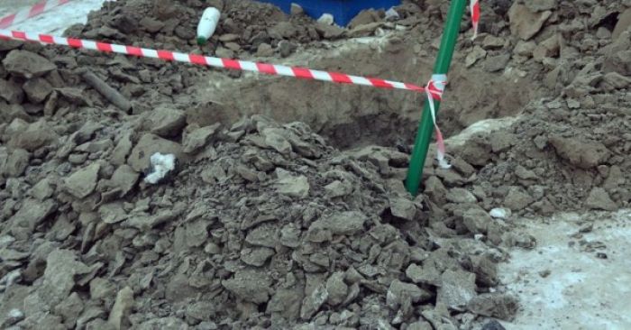 Подросток упал в траншею и погиб