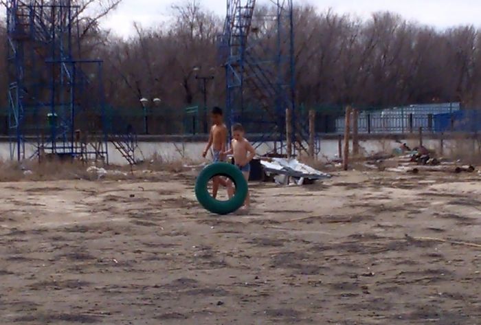 Мартовские купальщики