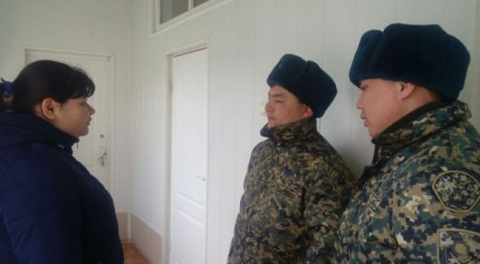 Военнослужащий получил ранение, спасая незнакомую девушку в Кокшетау