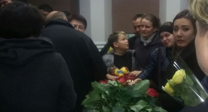 Сотни людей пришли проститься с Максимом Арышевым 