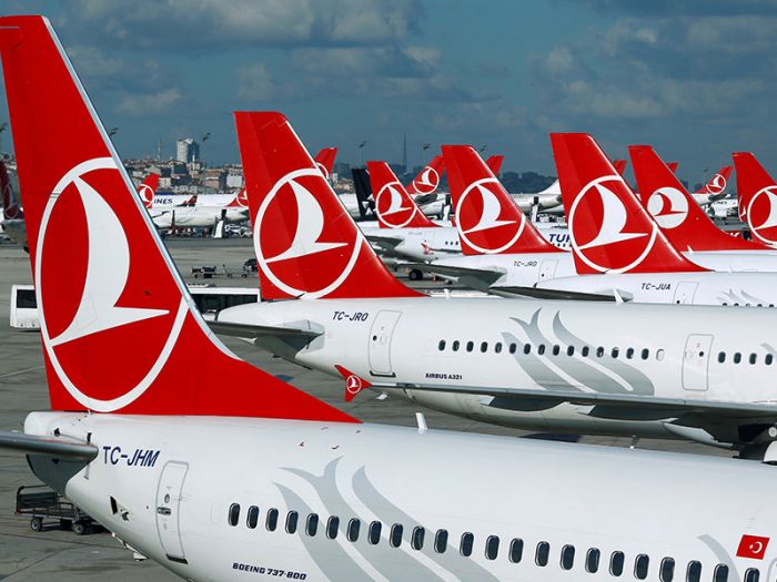 Стюардессы Turkish Airlines приняли роды на высоте 12000 метров 