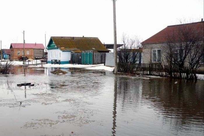 Людей эвакуируют в Карагандинской области по железной дороге 