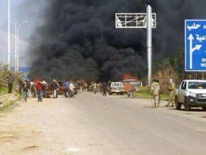 В Сирии взрыв у автобусного конвоя с беженцами, десятки погибших и раненых