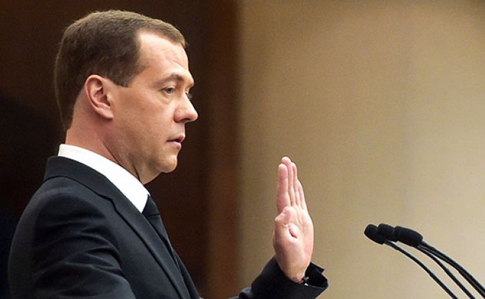Transparency попросила Путина проверить Медведева на конфликт интересов 