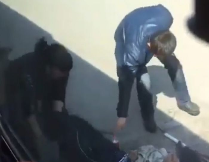 Жестокое обращение кондуктора автобуса с мужчиной-инвалидом сняли на видео в Алматы 