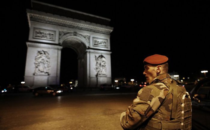 ИГ взяло на себя ответственность за нападение на полицейских в Париже