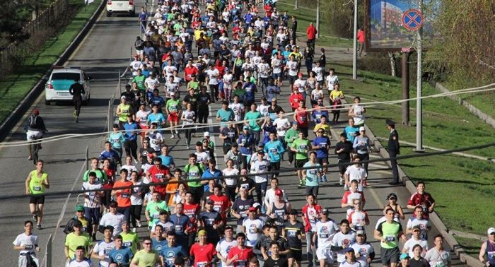 Тысячи людей со всего мира пробежали "Алматы Марафон" 