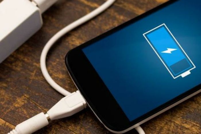 В Усть-Каменогорске из-за взорвавшейся зарядки для мобильника пострадал мужчина