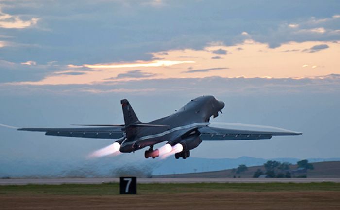 В КНДР маневры бомбардировщиков США назвали толчком к грани ядерной войны 