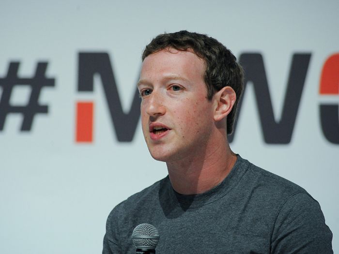 Facebook нанимает 3000 человек, чтобы следить за насилием на страницах соцсети 