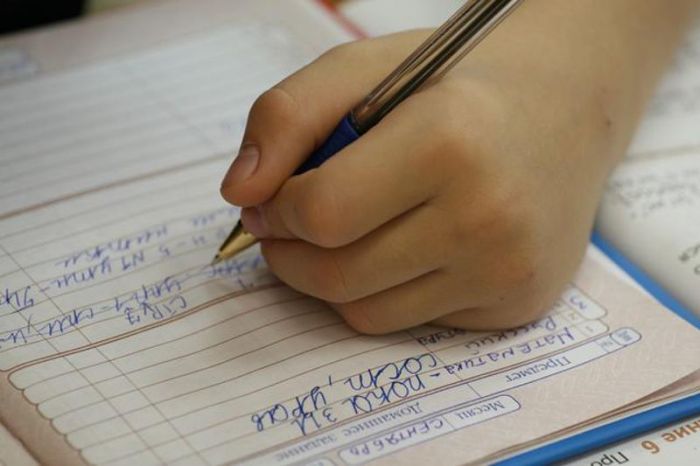 Приказом Минобразования сокращены домашние задания у школьников 