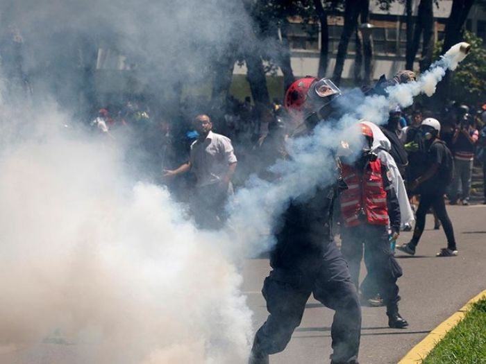 Число жертв насилия в ходе уличных беспорядков в Венесуэле увеличилось до 37