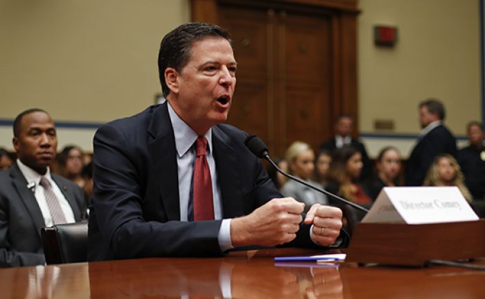 Дональд Трамп уволил директора ФБР 