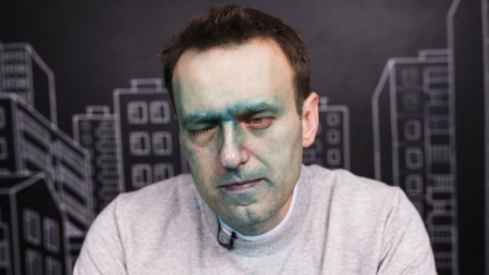 Навальный заявил, что просил Кремль помочь в получении загранпаспорта