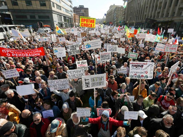 Тысячи москвичей на митинге против реновации потребовали отставки Собянина 