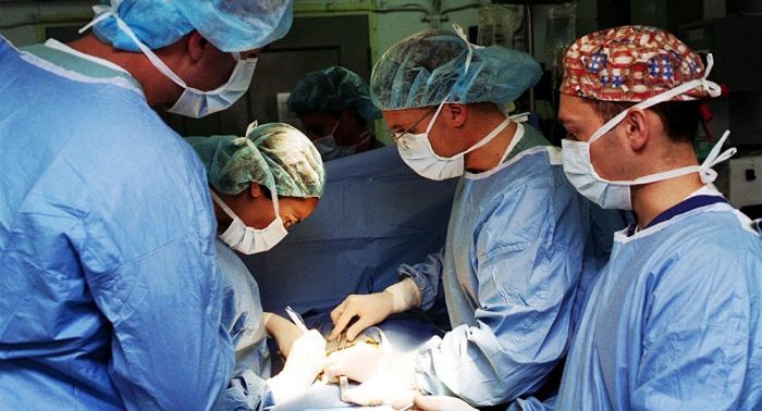 Врачи прооперировали журналиста Рамазана Есергепова после нападения 