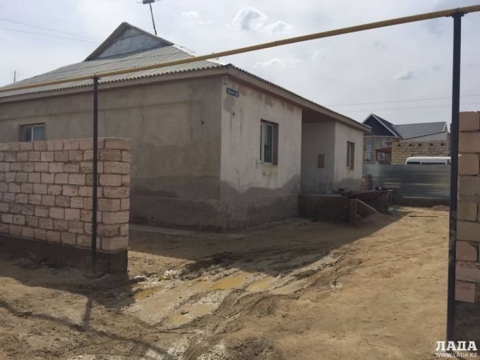 В пригороде Актау отверженный поклонник ранил девушку и застрелился