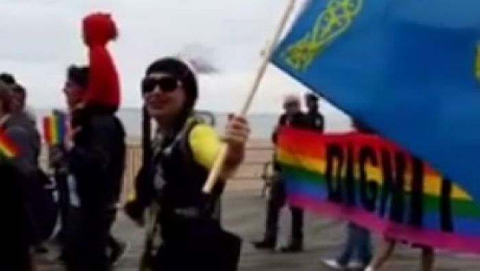 ​На гей-параде в Нью-Йорке развевался флаг Казахстана 