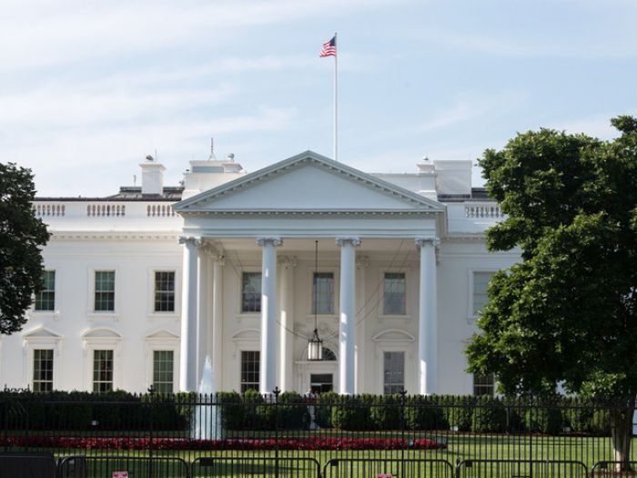 Белый дом подтвердил, что США прекратят безвозмездную военную помощь Украине