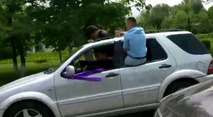 В Алматы наказали кортеж выпускников, устроивший шоу на дороге 