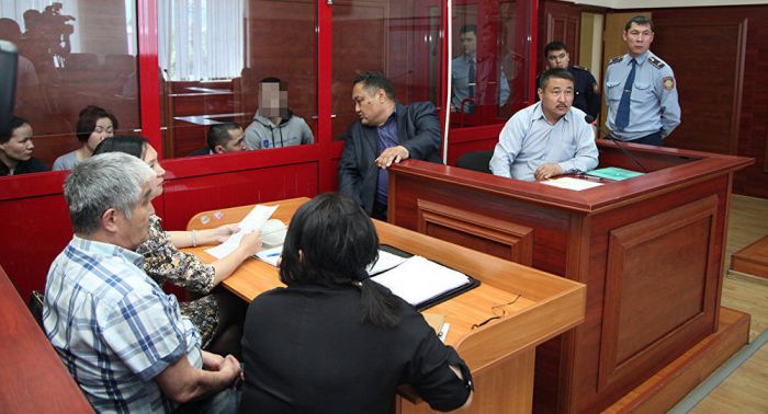 Убийство школьника: Шарипа Акбердиева попросила добавить срок своему сыну