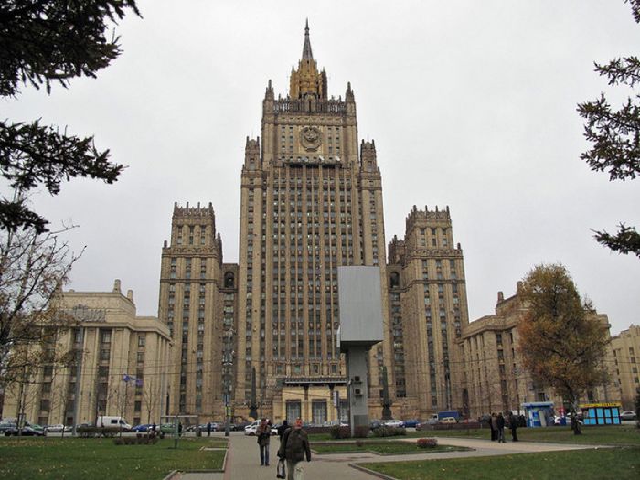 Эстония высылает из страны двух российских консулов