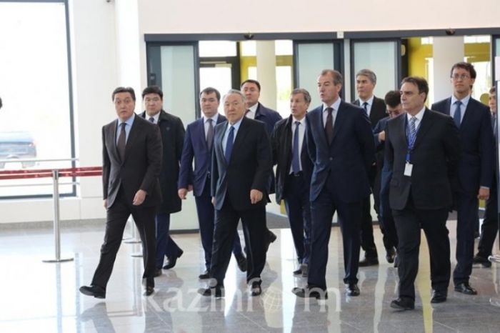 Нурсултан Назарбаев посетил новый терминал аэропорта Астаны 