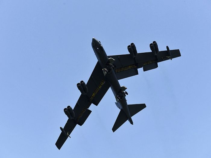CNN: США направили бомбардировщики B-52 для учений НАТО у границ России 