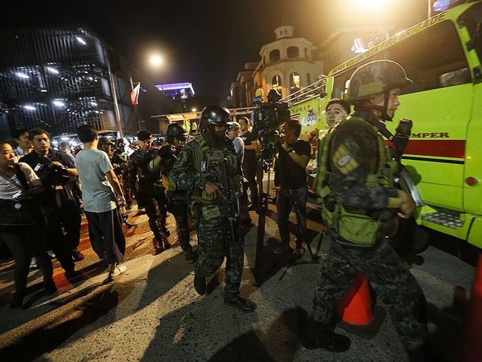 Более 30 тел погибших найдено в гостиничном комплексе в Маниле после нападения грабителя 