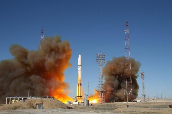 С Байконура запущен «Протон-М» с американским спутником связи 