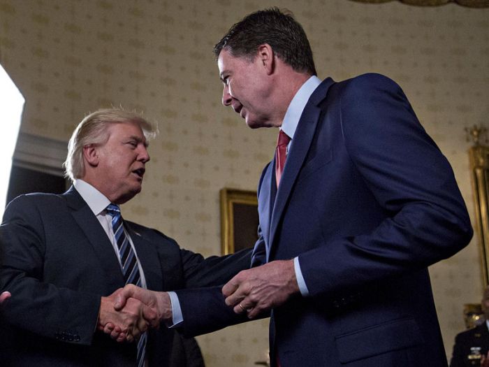 Трамп требовал от экс-главы ФБР отвести "российскую тучу", которая мешает ему работать 