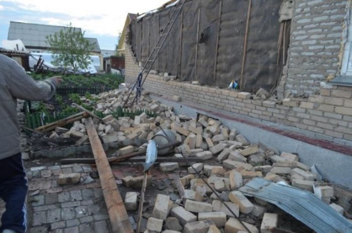 Более 40 домов лишились крыш из-за ветра 