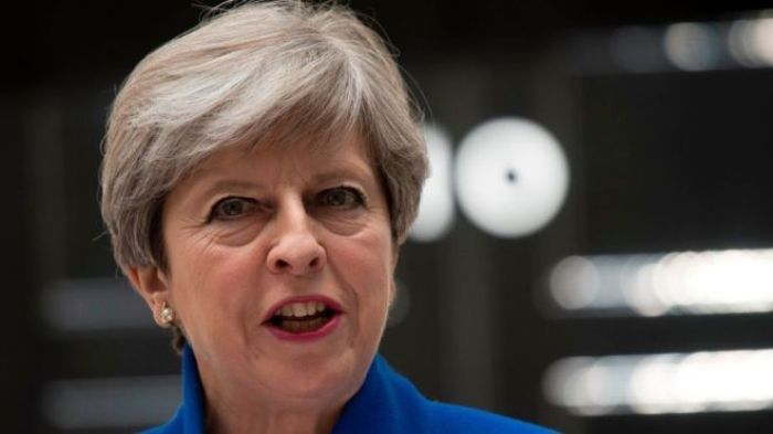 Королева разрешила Терезе Мэй сформировать правительство 