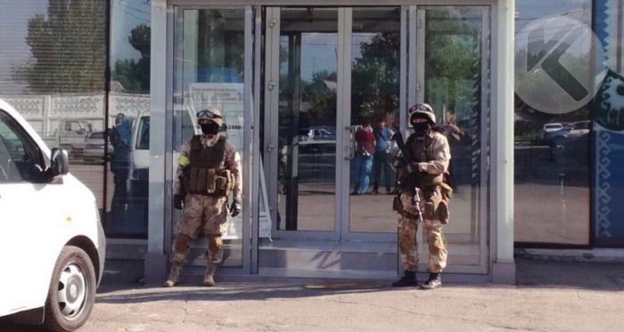 Спецслужбы проводят операцию по обезвреживанию ОПГ в Алматы 