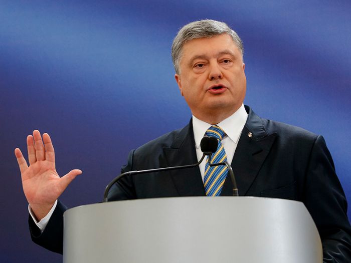 Порошенко окончательно запретил георгиевские ленточки на Украине 