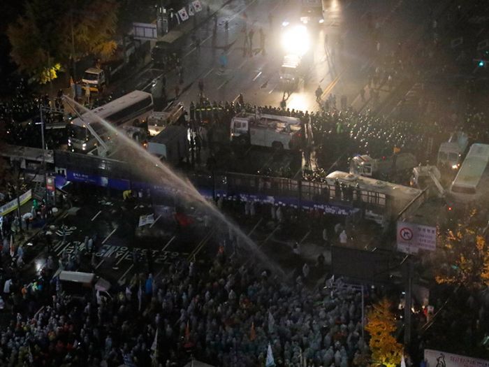 Начальник полиции Южной Кореи извинился за гибель фермера во время разгона протеста 