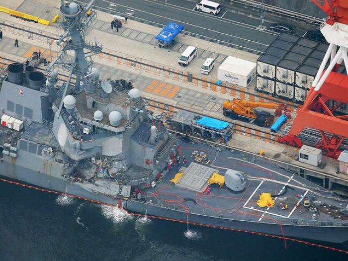 В затопленных отсеках эсминца Fitzgerald нашли тела пропавших моряков  