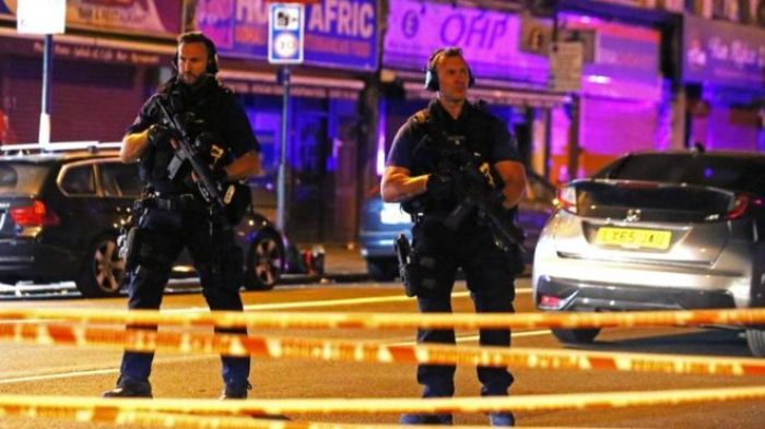 Фургон врезался в толпу у мечети на севере Лондона, есть жертвы