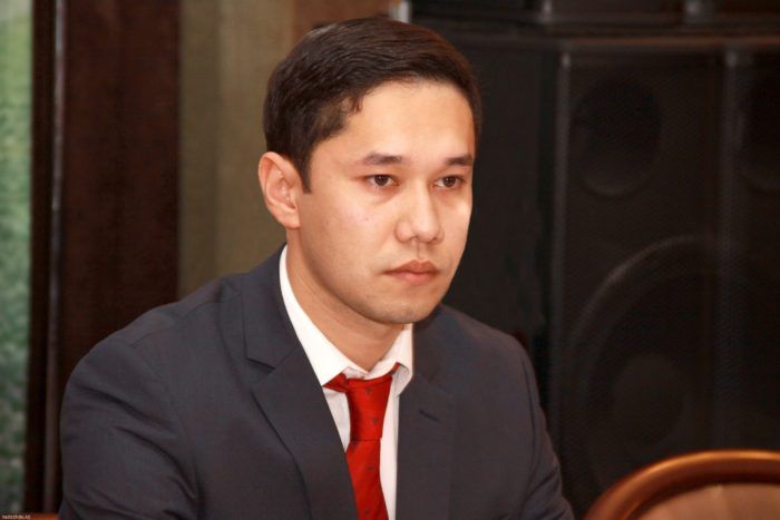 Гендиректор ФК «Акжайык» начислял себе зарплату вдвое больше положенного 