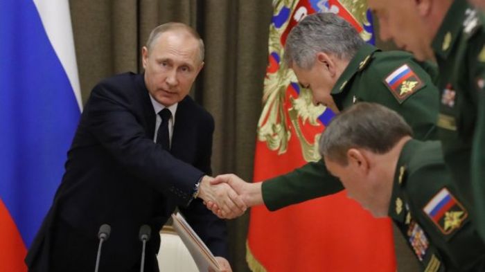 Вызвавшее насмешки видео с "ударами по ИГ" Путину передал Шойгу