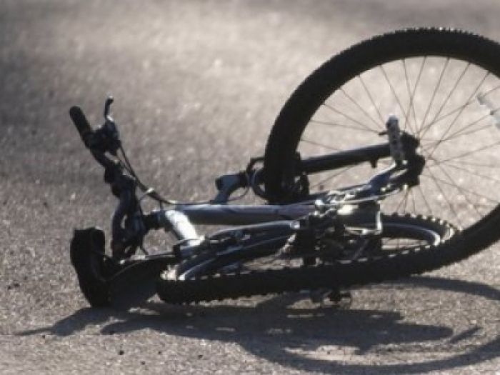 Велосипедист сбил трехлетнего ребенка в парке Караганды