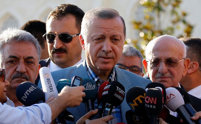 Эрдоган потерял сознание во время праздничной молитвы под Стамбулом 