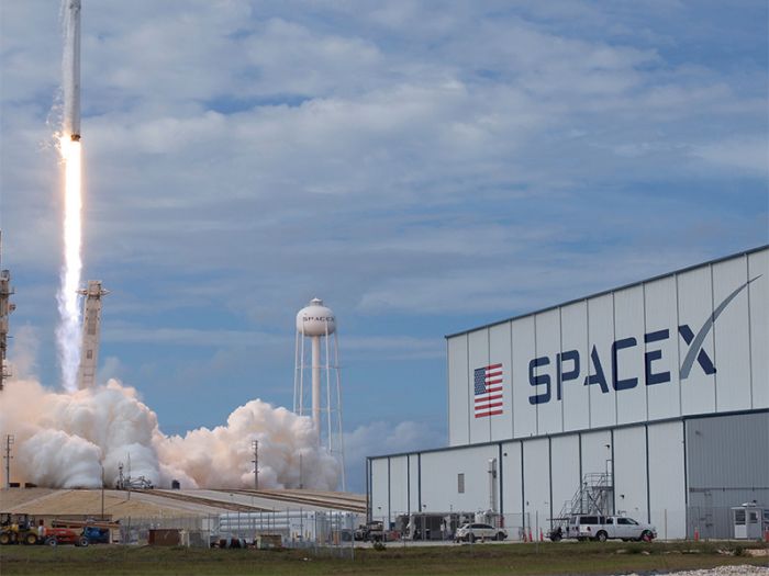 SpaceX впервые в своей истории запустила две ракеты со спутниками за два дня 