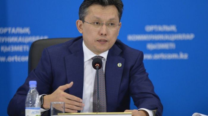 Султанов рассказал, почему в "нефтянке" больше зарплаты 