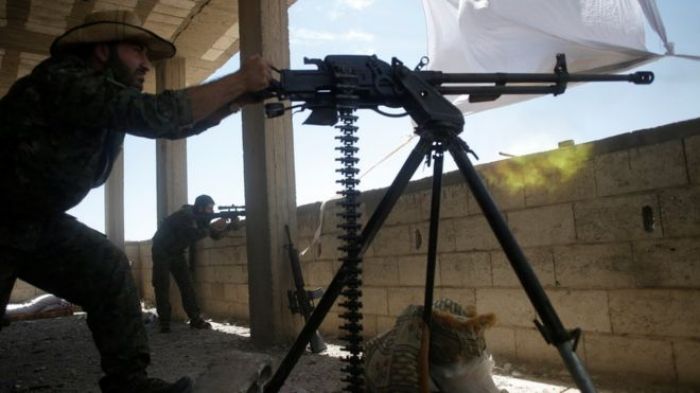 Войска коалиции в Сирии заявили об окружении "столицы ИГ"