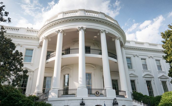 Белый дом раскрыл информацию о зарплатах в администрации Трампа 