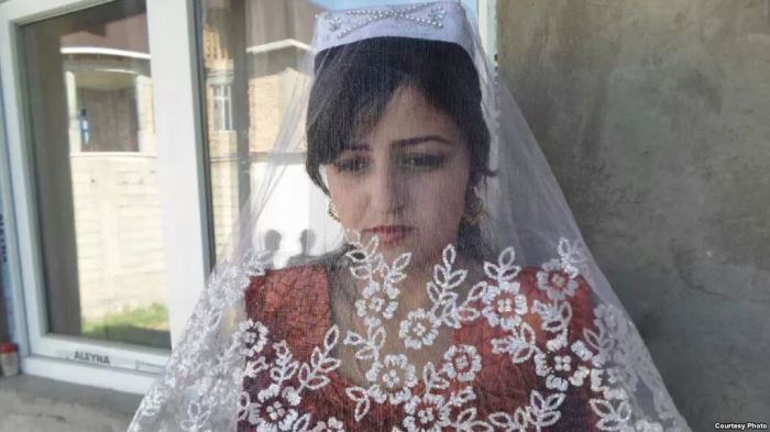 В Таджикистане спор о девственности закончился самоубийством невесты