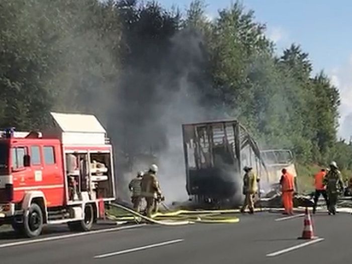 В Баварии сгорел туристический автобус, судьба 18 пассажиров неизвестна