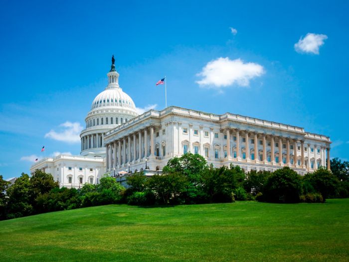 Конгресс хочет допросить Facebook по делу о влиянии России на выборы президента США