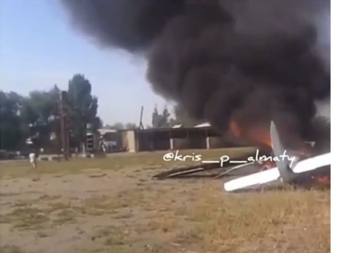 Два человека погибли при падении самолета в Алматинской области 